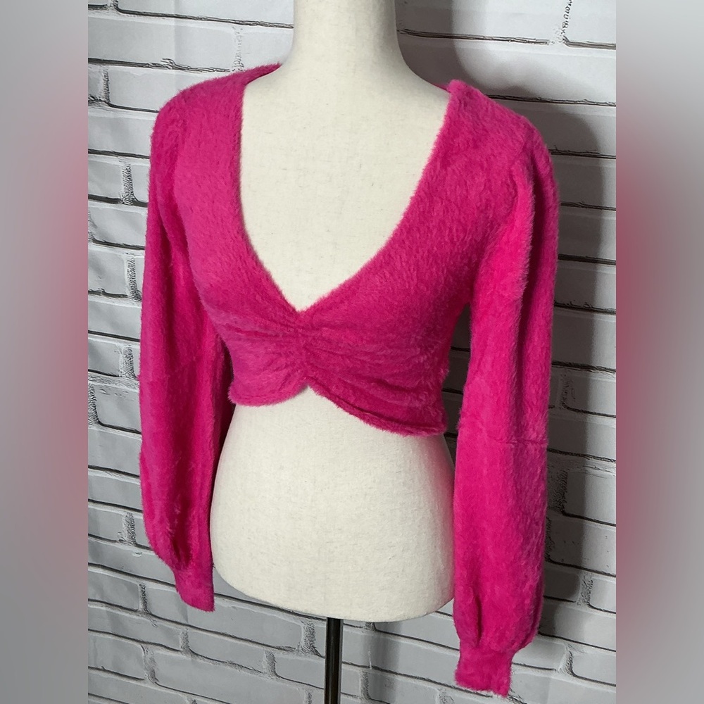 3/$20 Forever 21 Fuchsia V-Neck Crop Top - Picture 2 of 10